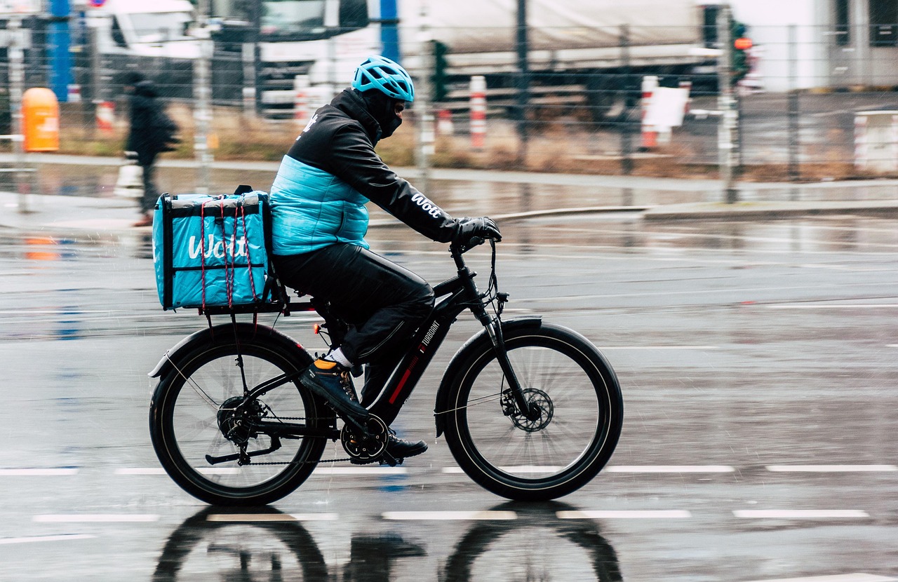 rain, nature, delivery service, courier, delivery, bicycle messenger